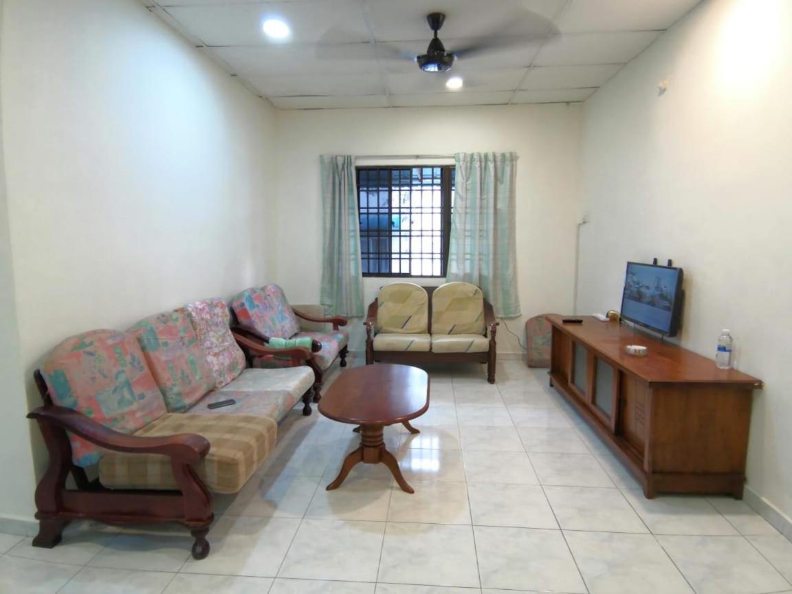 Cosy Homestay Ulu Tiram Kültér fotó